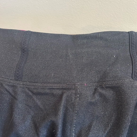 Cropped lululemon pants with button detail - Picture 4 of 5
